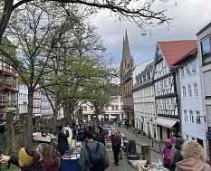 Flohmarkt am Steinweg gut besucht © Oberstadtbüro