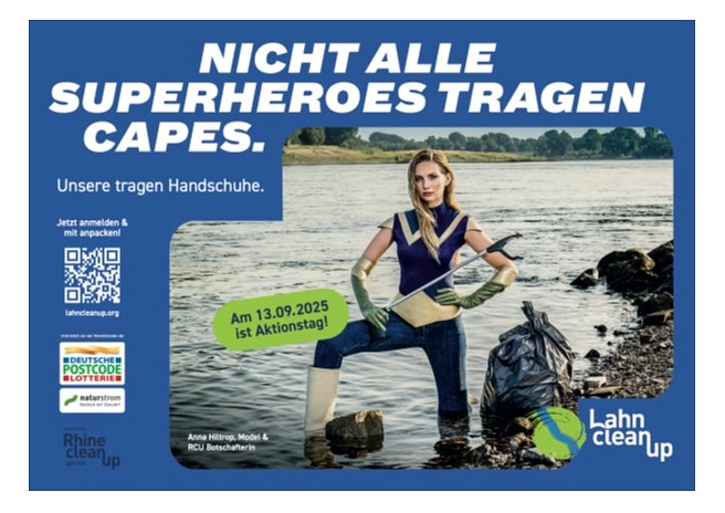 Auf dem Plakat sieht man eine Frau mit Papierzange an einem Flussufer stehen.&nbsp;&copy;&nbsp;DBM, LahnCleanUp