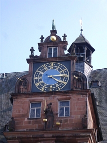 Rathausuhr mit Gockel © Universitätsstadt Marburg - Kerstin Hühnlein