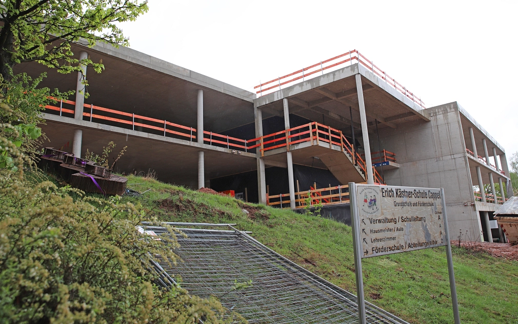Das Gebäude im Rohbau von Außen.