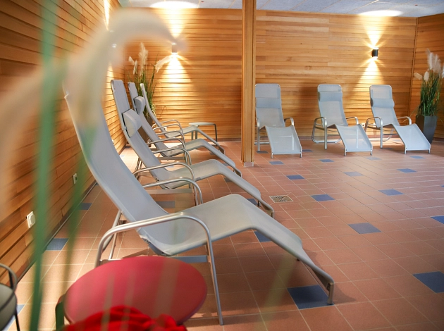 Liegen im Sauna-Bereich des Sport- und Freizeitbads AquaMar