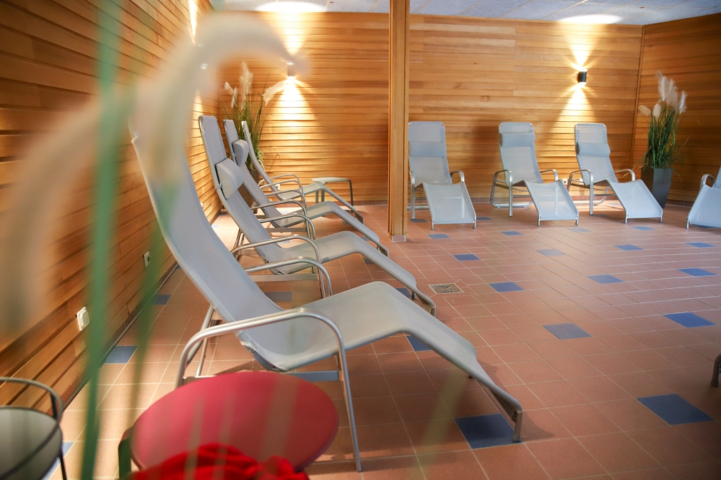 Liegen im Sauna-Bereich des Sport- und Freizeitbads AquaMar&nbsp;&copy;&nbsp;Patricia Grähling, Stadt Marburg