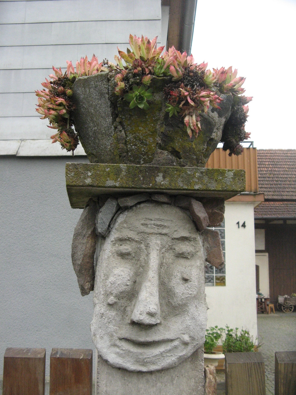Schmückendes am Mauerkopf