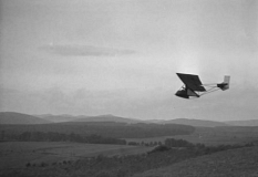 Segelflugzeug am Hasenkopf über Cyriaxweimar © Bernd Weimer