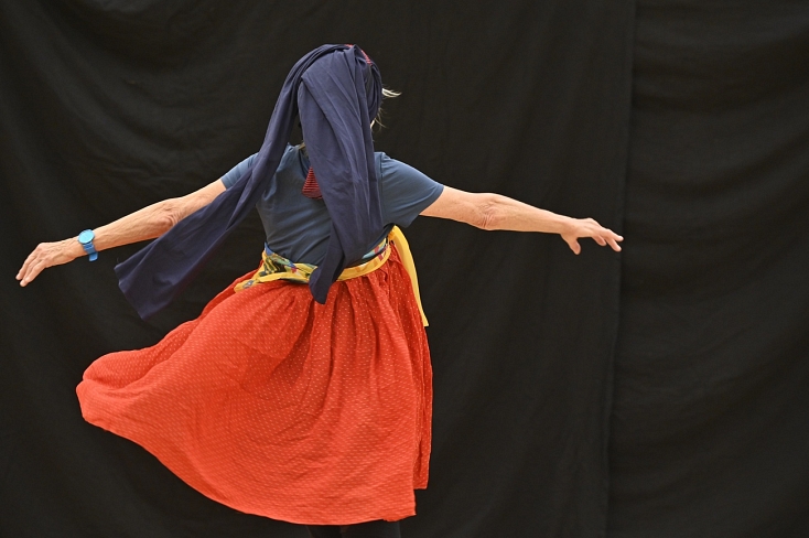 Kursfoto Dozentin Selina Senti, Aufnahme einer  tanzenden Teilnehmerin während des Kurses © kein Copyright