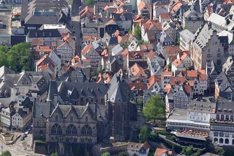 Blick auf die Dächer denkmalgeschützter Gebäude in Marburg © Universitätsstadt Marburg