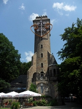 Spiegelslust-Turm im Sommer © Universitätsstadt Marburg - Kerstin Hühnlein