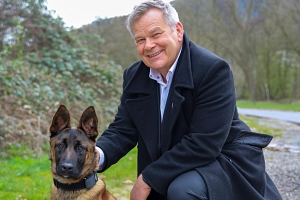 stadtpolizei_foto_patricia_graehling_2__ausschnitt_2__.jpg Oberbürgermeister Dr. Thomas Spies und Diensthund Paul.