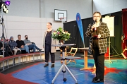 Stadträtin Kirsten Dinnebier überbrachte Glückwünsche zum 100-jährigen Jubiläum der Schule am Schwanhof.