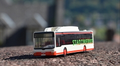 Zu sehen ist ein Modell eines Busses der Stadtwerke Marburg.