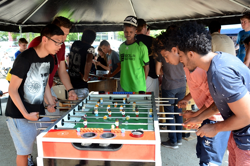 Beim „Kick and Cake“ in Marburg ging es rund: Die Jugendlichen spielten ein spannendes Tischkicker-Turnier.