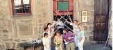 Trauung, Hochzeitsgruppe vor dem Steinernes Haus © Universitätsstadt Marburg - Öffentlichkeitsarbeit