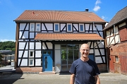 Uwe Rauch, Ortsvorsteher von Ronhausen, baute mit Hilfe der IKEK-Förderung die alte Scheune seiner Eltern in ein modernes Wohnhaus um.
