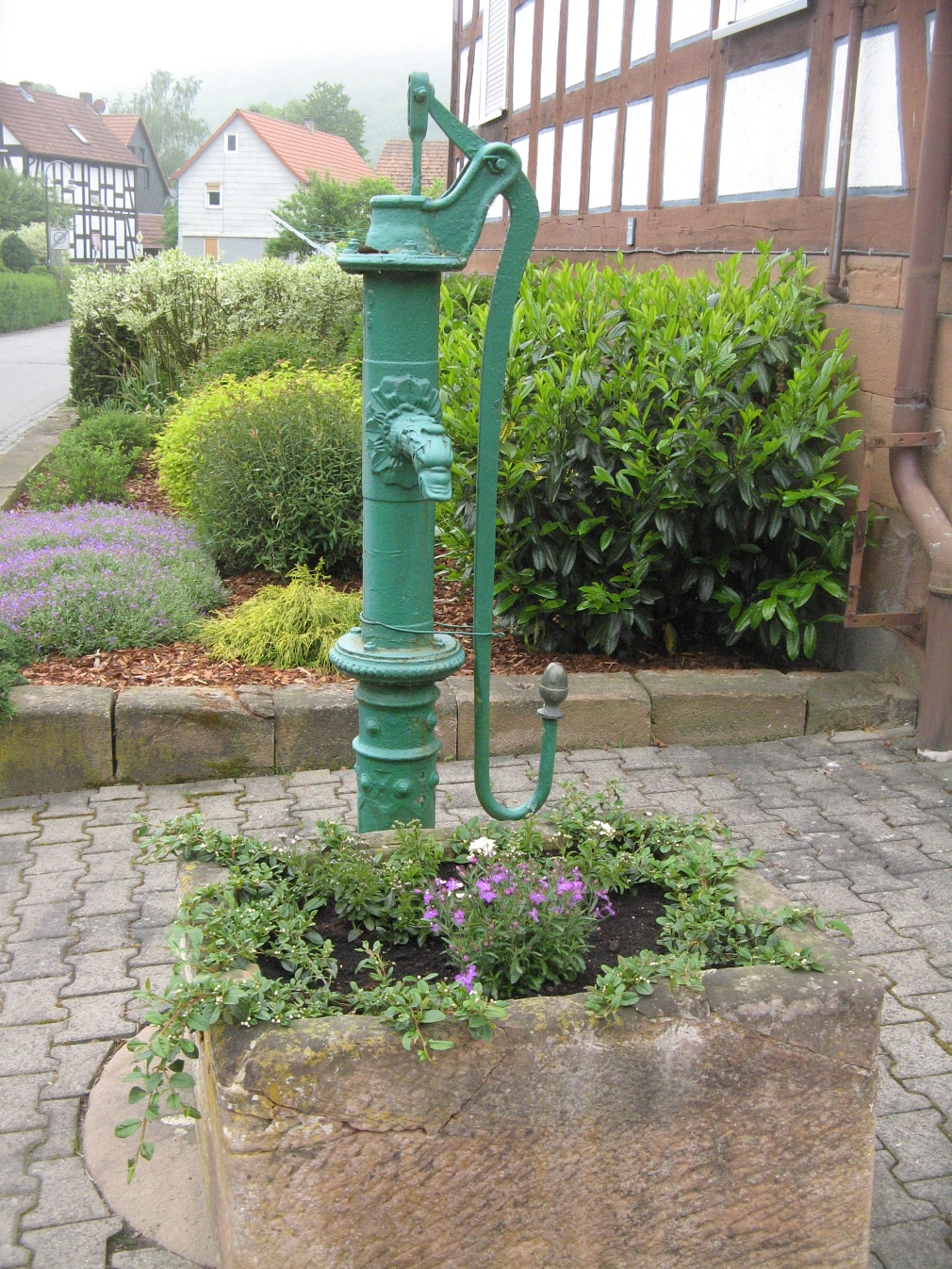 Wasserpunpe am Haus