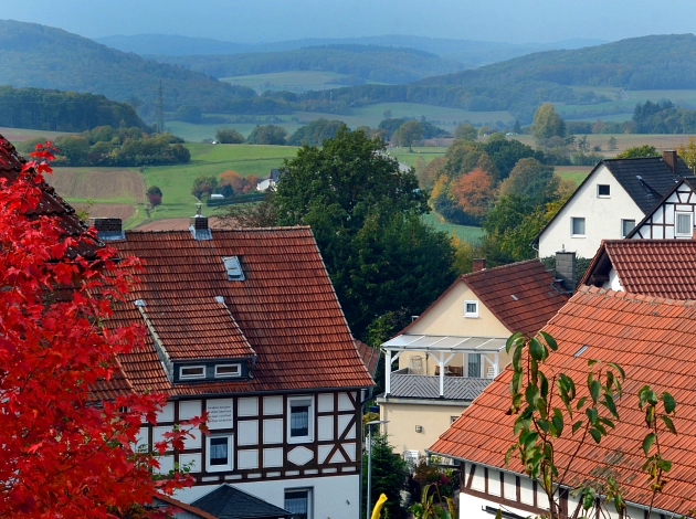 Blick nach Wehrshausen hinein und ins Lahntal.