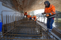 Weidenhäuser Brücke - Arbeiten an den Fundamenten für das Traggerüst