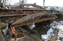 Weidenhäuser Brücke: Einbau des Traggerüsts