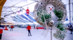 Wintersport im Marburger Eispalast: Von 2. Dezember bis 5. Februar können große und kleine Gäste wieder die Schlittschuhe schnüren.