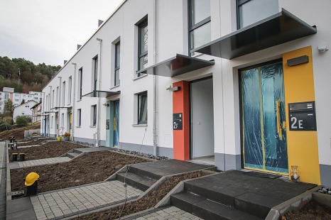 Zehn Reihenhäuser für junge Familien hat die städtische GeWoBau in Wehrda gebaut. © Thorsten Richter